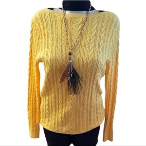Yellow cable knit sweater 👕
